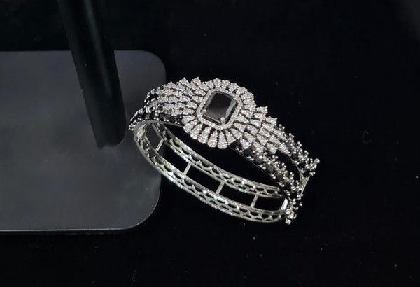 Royal Radiance Cuff 08246