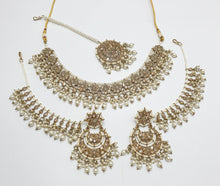 Load image into Gallery viewer, Mehendi Reverse AD Necklace set (1)