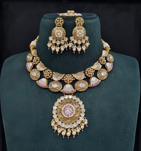 Heritage Necklace 09634