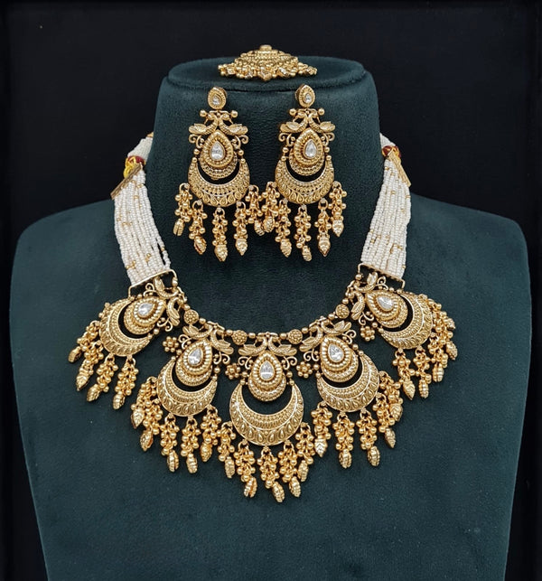 Antique Necklace 10636