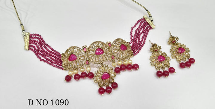 Mehendi Bandhai Choker