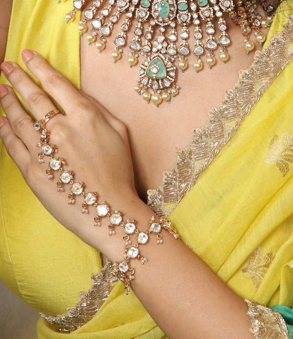 Kundan hathpan 01502 - KRISHNA'S SWETA JEWELLERY