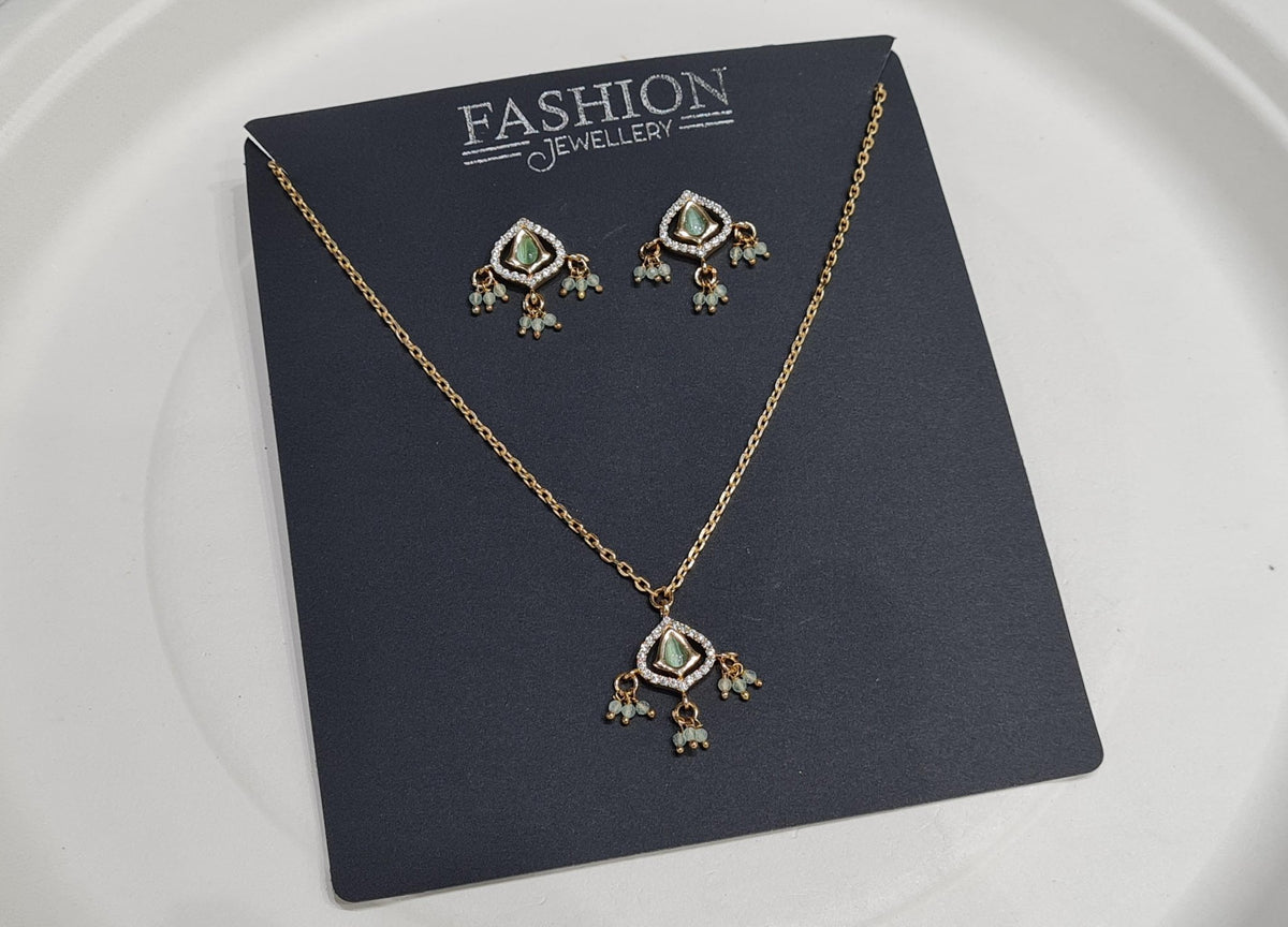 Kundan Pendant Set 01238 - KRISHNA'S SWETA JEWELLERY