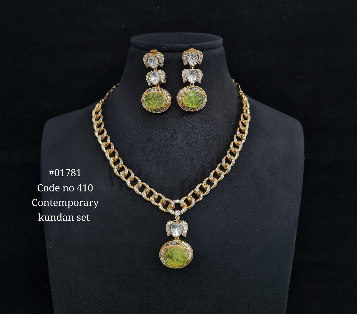 Kundan pendant set 01781 - KRISHNA'S SWETA JEWELLERY