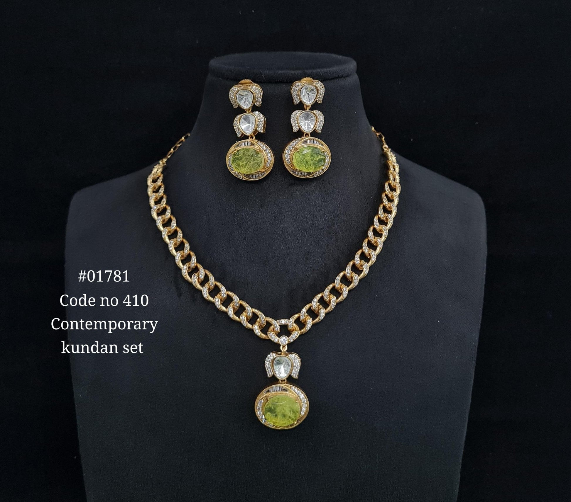 Kundan pendant set 01781 - KRISHNA'S SWETA JEWELLERY
