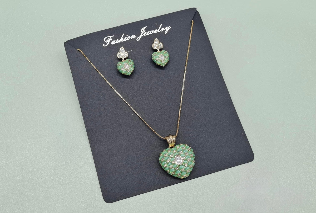 Kundan Strawberry Pendant 07913 - KRISHNA'S SWETA JEWELLERY