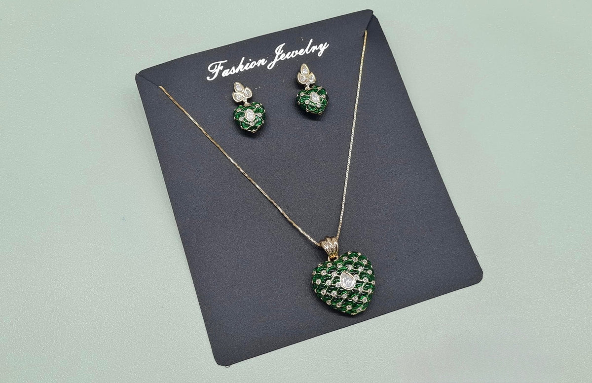 Kundan Strawberry Pendant 07913 - KRISHNA'S SWETA JEWELLERY
