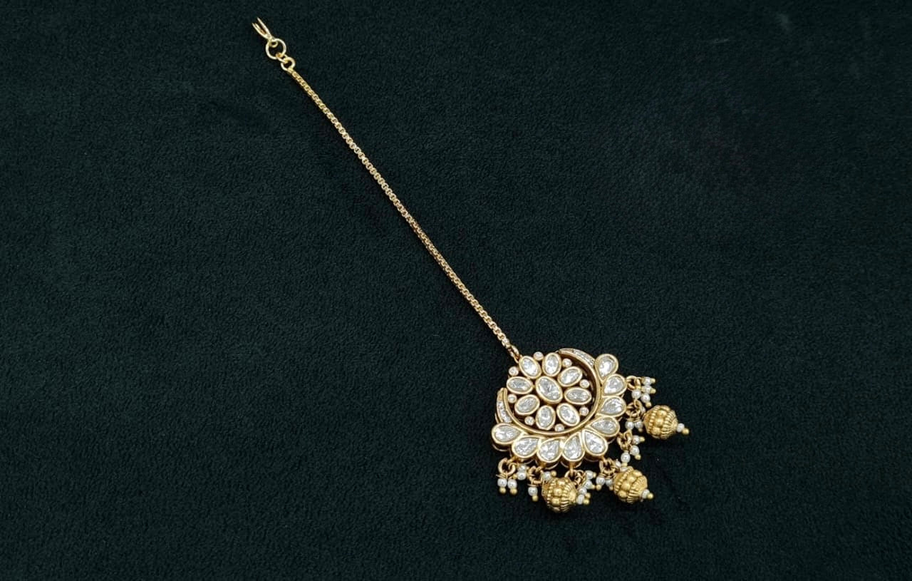 Kundan Tikka 05967 - KRISHNA'S SWETA JEWELLERY