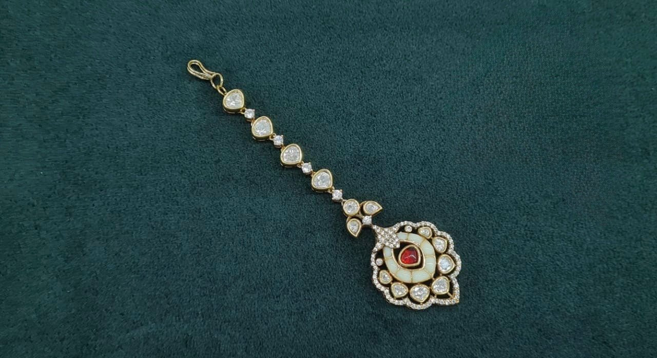 Kundan Tikka 06008 - KRISHNA'S SWETA JEWELLERY