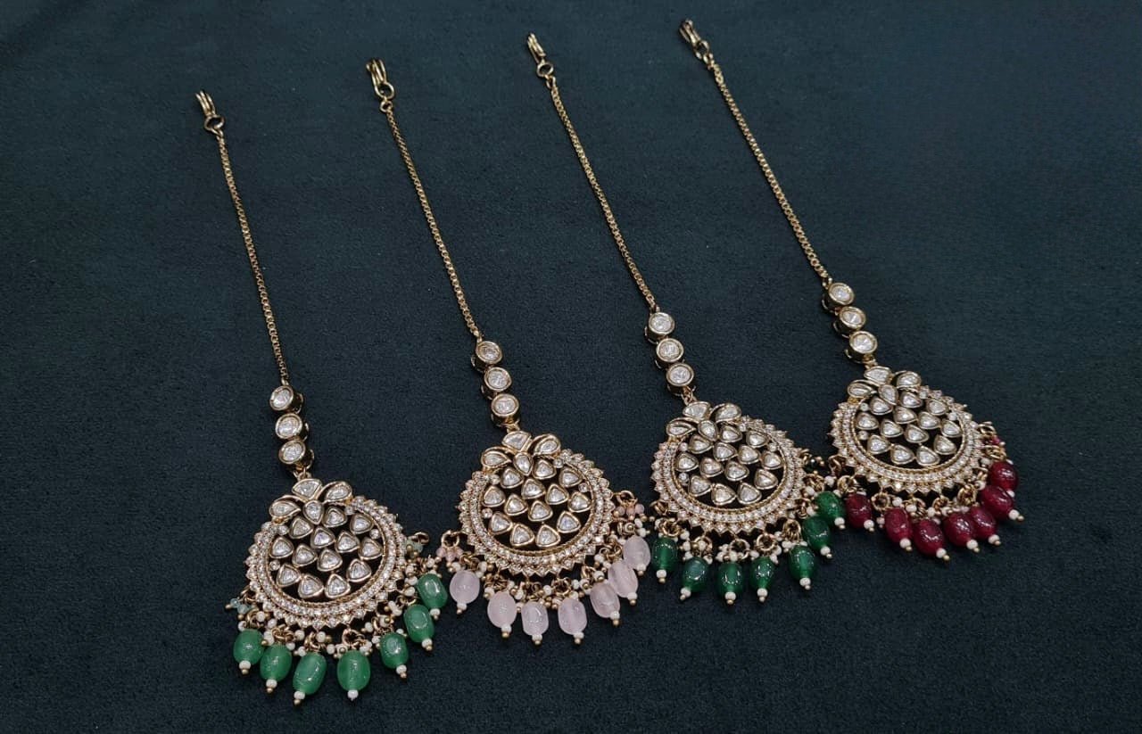 Kundan Tikka 07934 - KRISHNA'S SWETA JEWELLERY