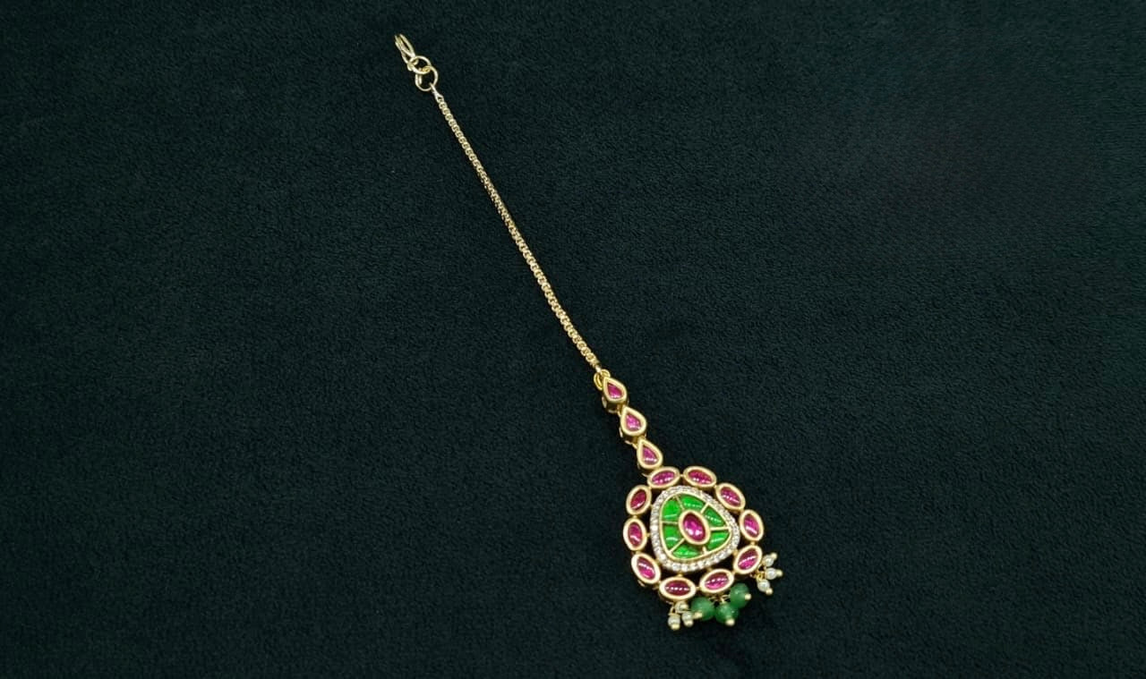 Kundan Tikka 09490 - KRISHNA'S SWETA JEWELLERY