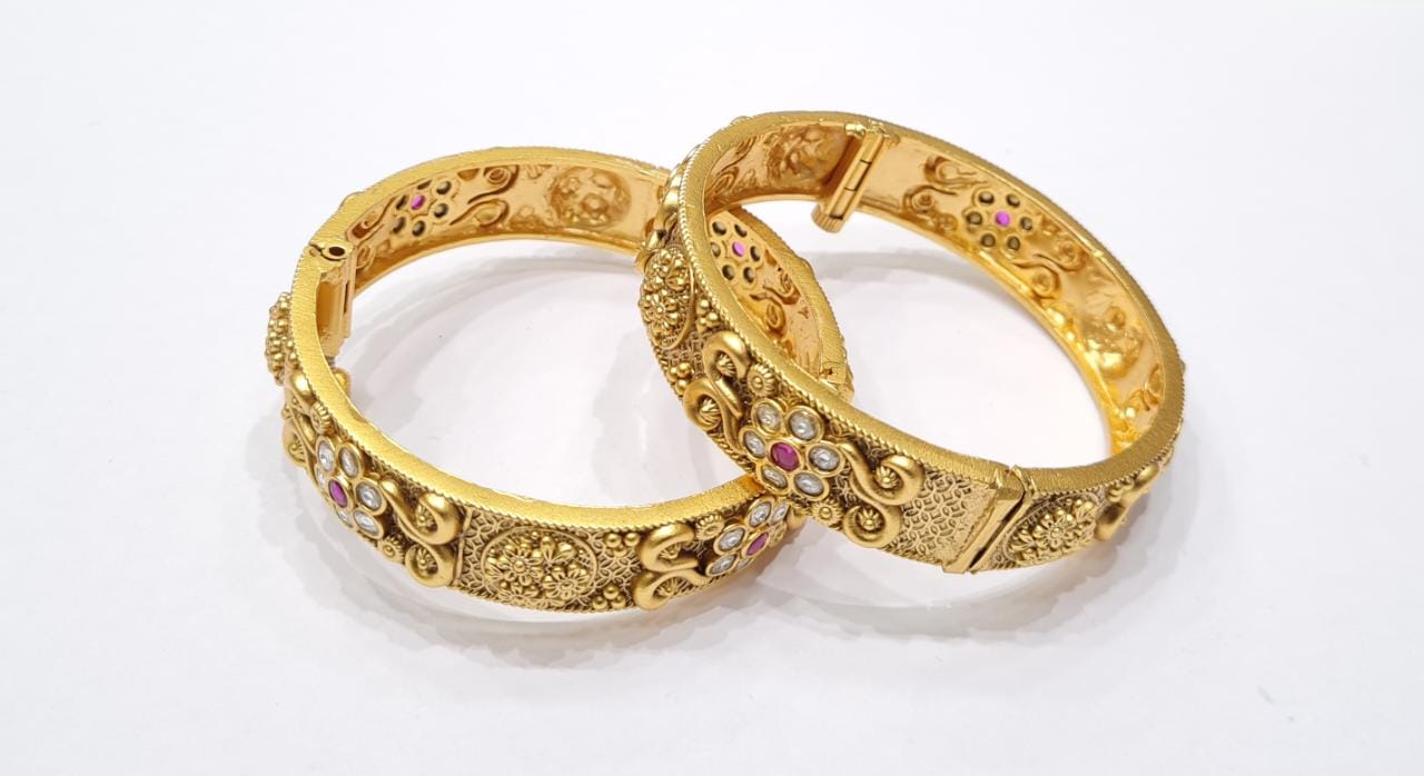 Rajwadi Polish Sleek Design Bangle - KRISHNA'S SWETA JEWELLERY