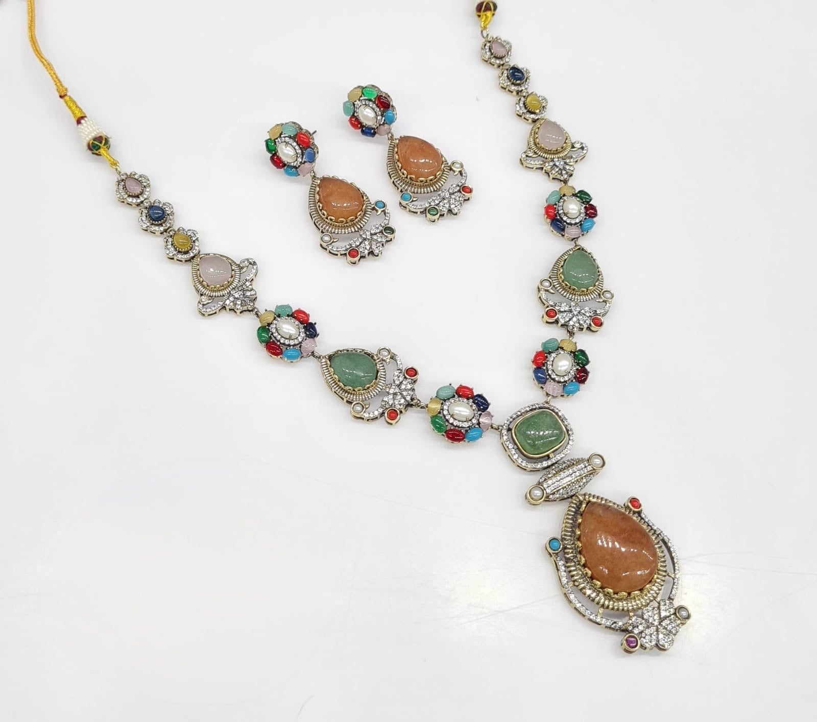Sabyasachi Necklace 08649 - KRISHNA'S SWETA JEWELLERY
